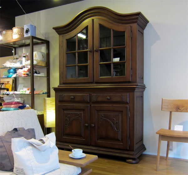 �A���e�B�[�N�L���r�l�b�g�@�����̉Ƌ����